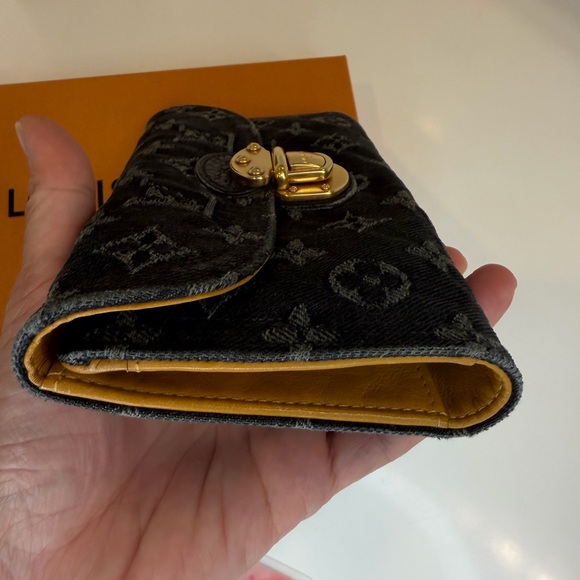 🎀 LOUIS VUITTON Black Denim Monogram Denim Amelia Wallet - Picture 5 of 15